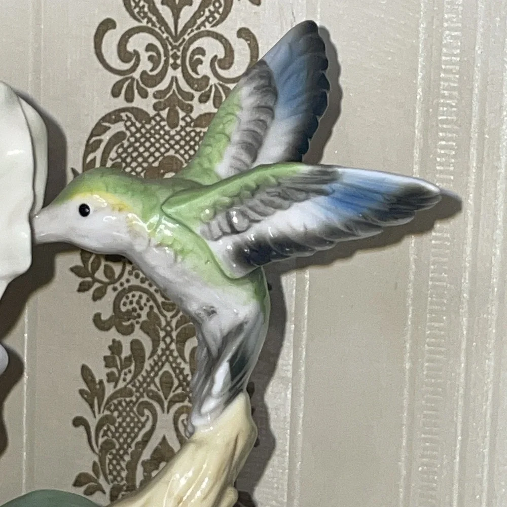 VTG Beautiful Hand Painted Purple Porcelain Iris & Green Hummingbird‎ Figurine